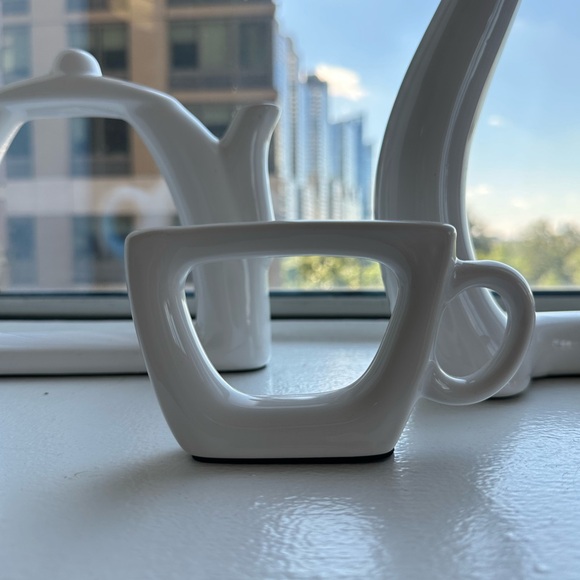 Sage & Sill white acrylic tea set vase/decor - Picture 8 of 8